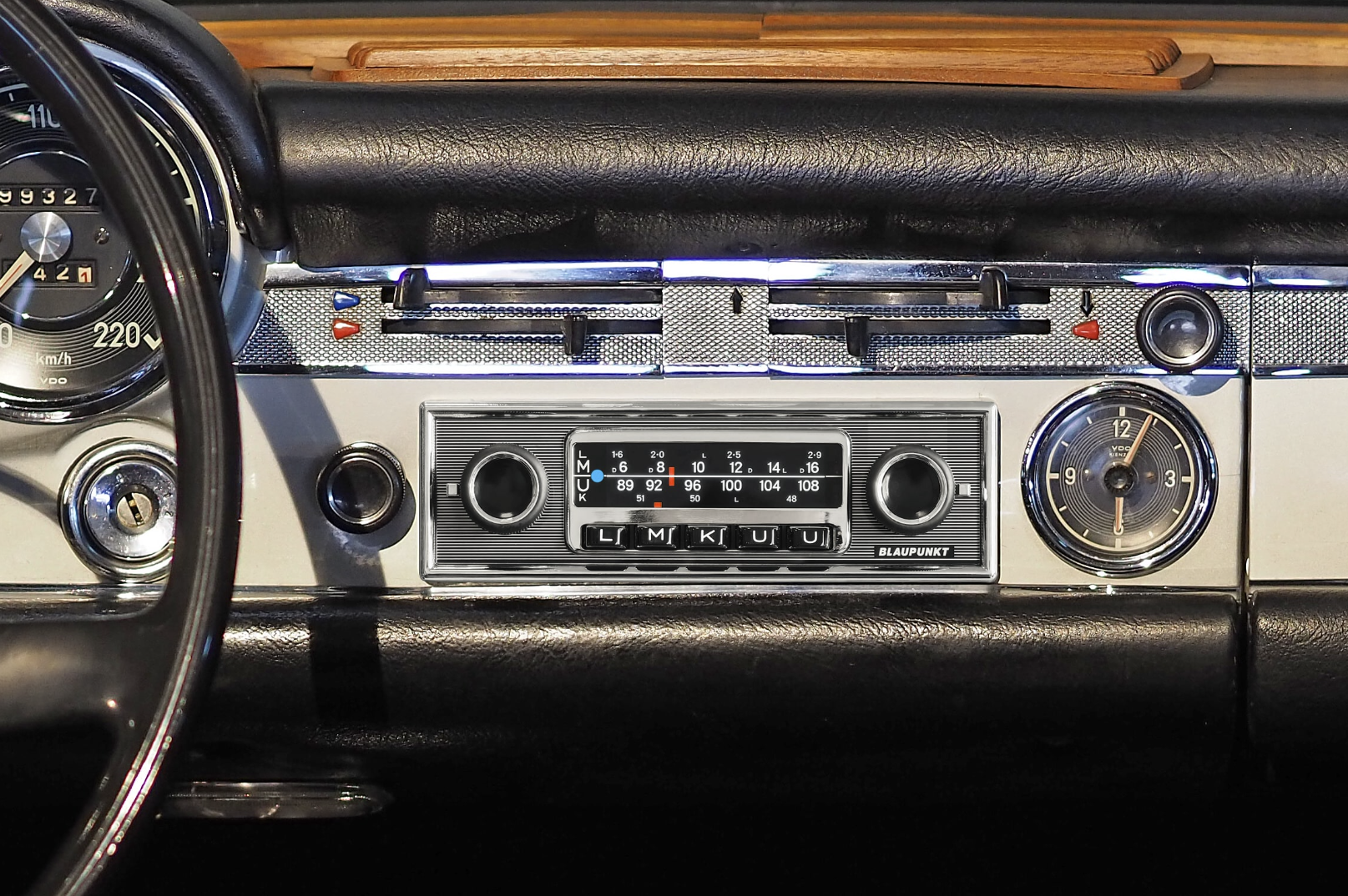 Blaupunkt priváža desiatky noviniek: retro autorádiá, DAB+, antény aj cúvacie kamery