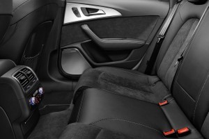 Zadné reproduktory po výmene autorádia nehrajú