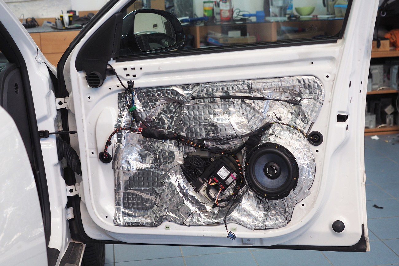 Tlumení předních dveří Škoda Octavia 2