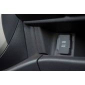 USB + JACK konektor Nissan