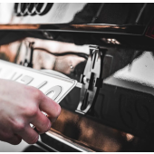 Čierny držiak ŠPZ Plexiclick V1 Black (110 mm)