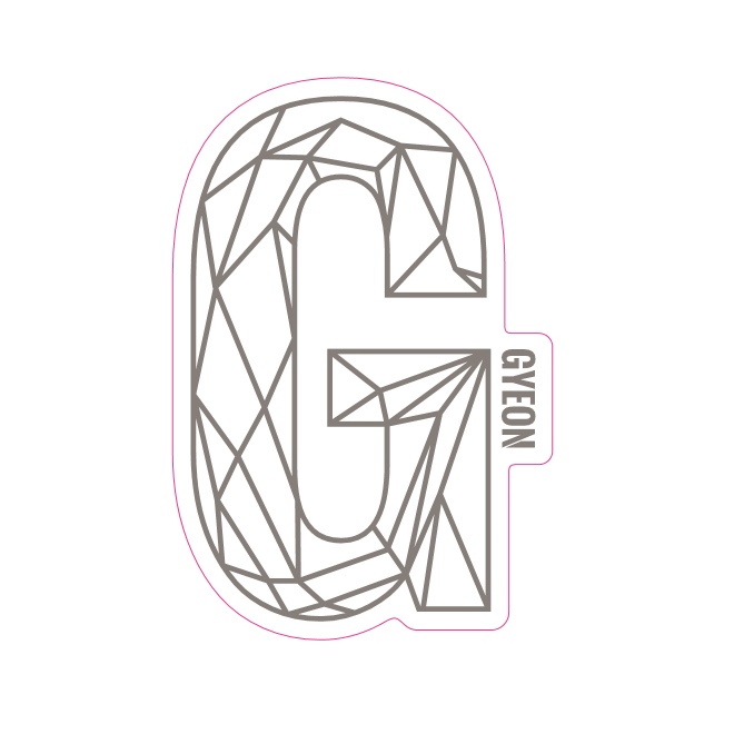 E-shop Samolepka Gyeon G Sticker Silver (100 mm x 65,6 mm)